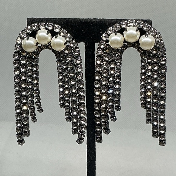 Art Deco Revival Rhinestone Faux Pearl Waterfall Dangle Stud Earrings - Picture 5 of 10